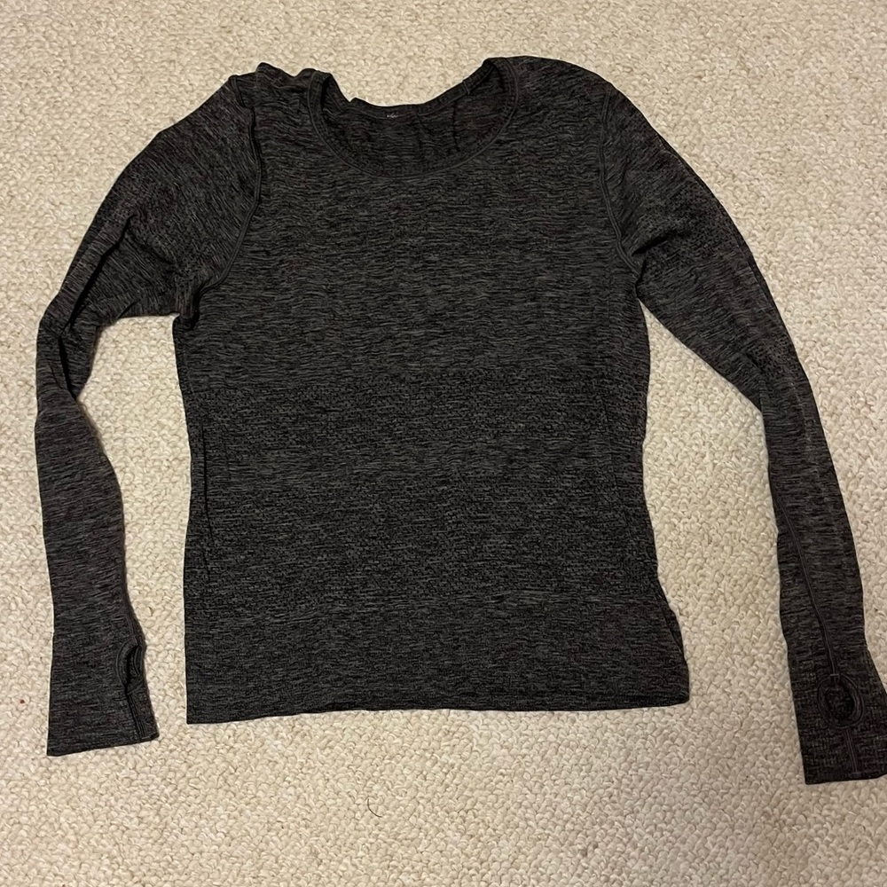 Lululemon— Gray Long Sleeve Top